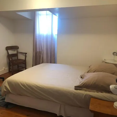 Maison Charmante à Saint-germain-de-lusignan, Parking Privé