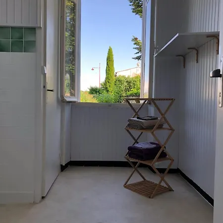 Maison Charmante à Saint-germain-de-lusignan, Parking Privé Casa vacanze