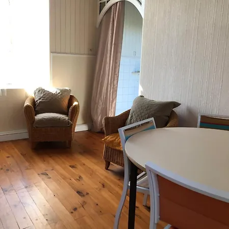 Maison Charmante à Saint-germain-de-lusignan, Parking Privé * Saint-Germain-de-Lusignan