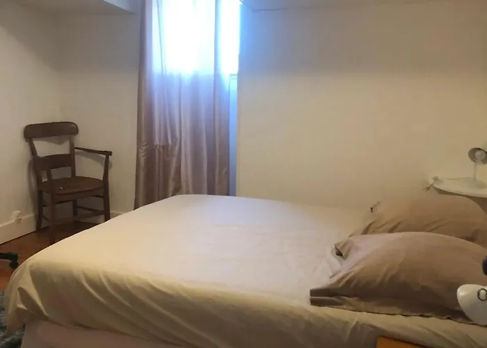 Maison Charmante A Saint-germain-de-lusignan, Parking Prive