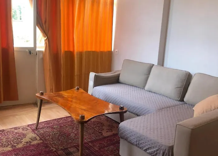 Maison Charmante A Saint-germain-de-lusignan, Parking Prive Holiday home