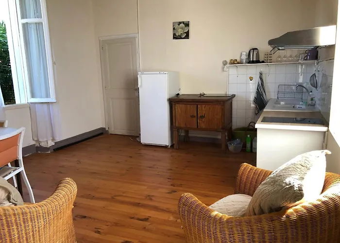 Maison Charmante A Saint-germain-de-lusignan, Parking Prive Holiday home Saint-Germain-de-Lusignan