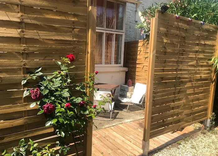 Maison Charmante A Saint-germain-de-lusignan, Parking Prive